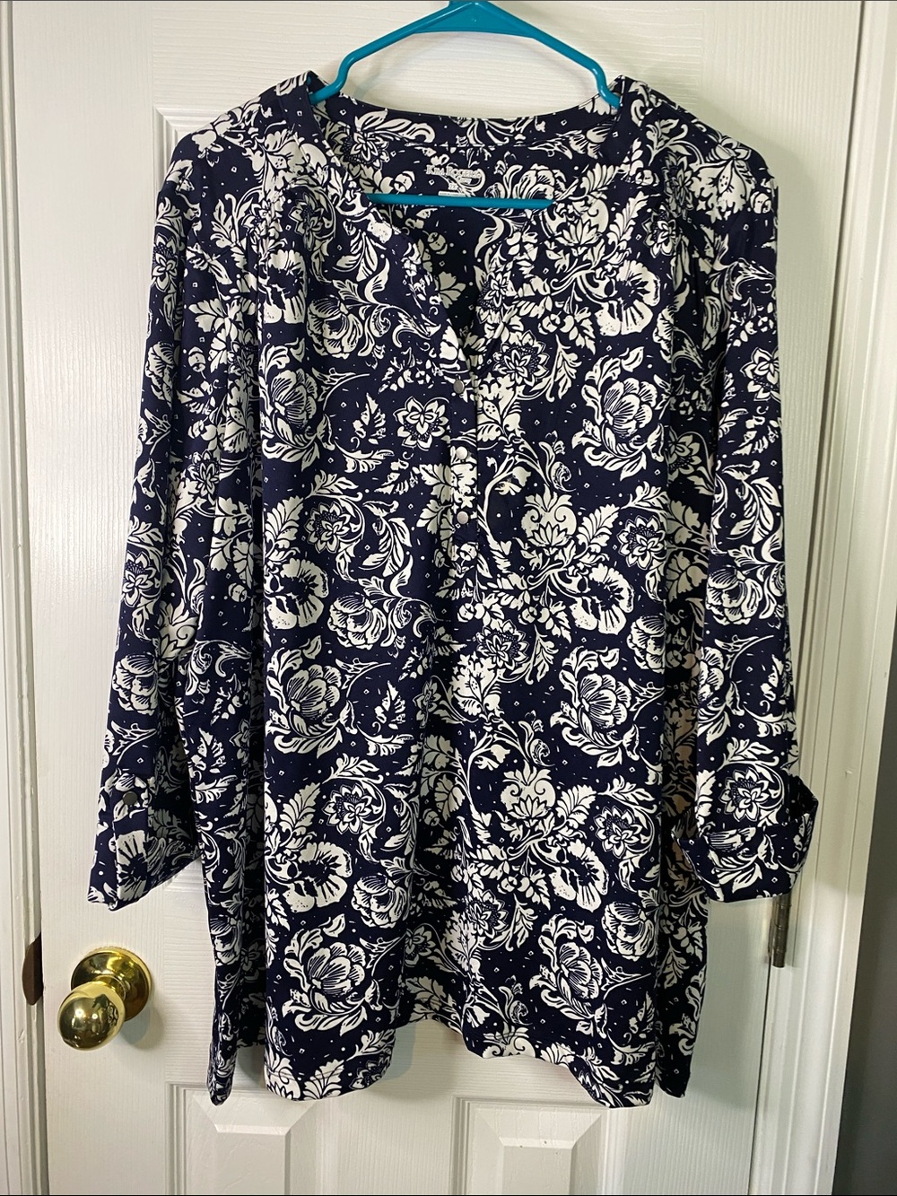 Kim Rogers Navy and White Floral V-Neck Tunic Size2X.